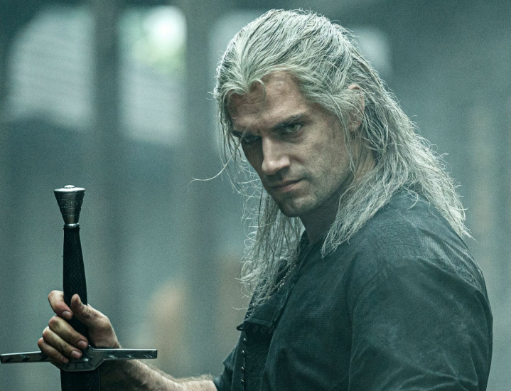Geralt de Rivia peleando en The witcher la serie de Netflix